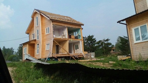 каркасный дом после урагана 